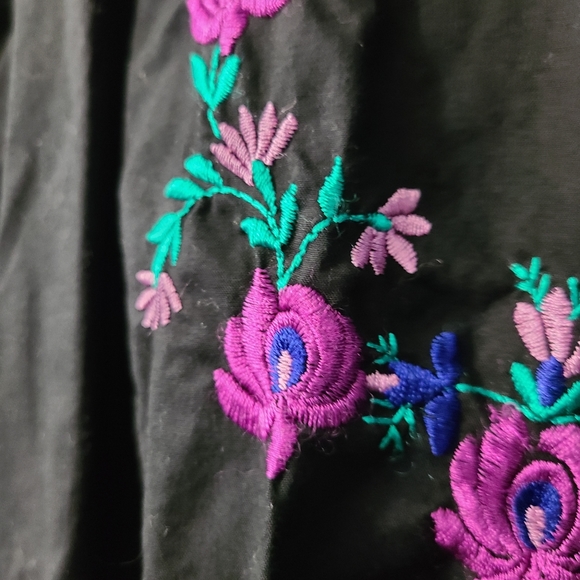 Ann Taylor LOFT embroidered peasant blouse - Picture 6 of 6